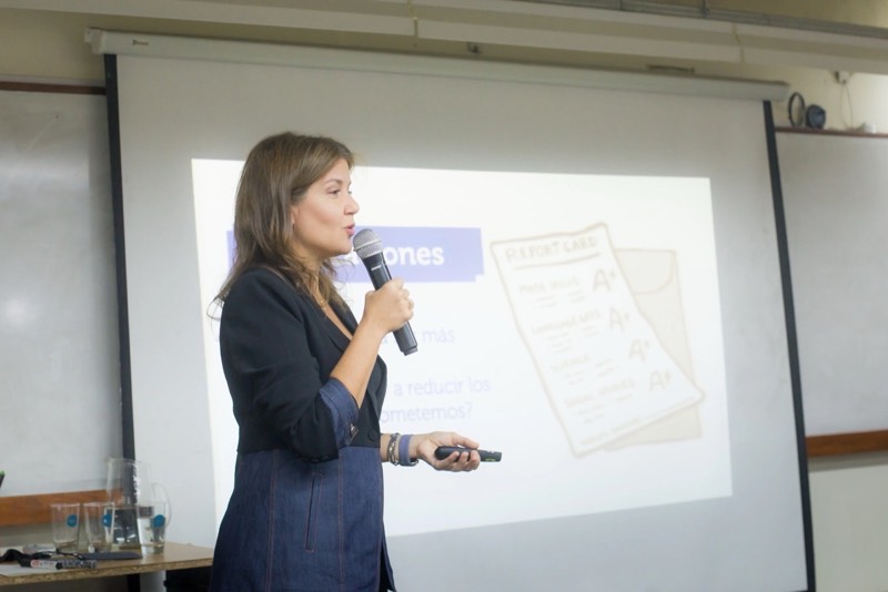 Dr. Florencia Gabriele leading an AI workshop