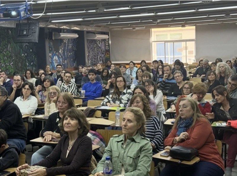 Dr. Gabriele training rural school professors in AI